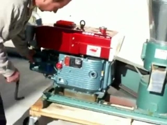 โรงสีเม็ดอาหารสัตว์เครื่องยนต์ดีเซลสำหรับการผลิตเม็ดอาหารสัตว์ปีก