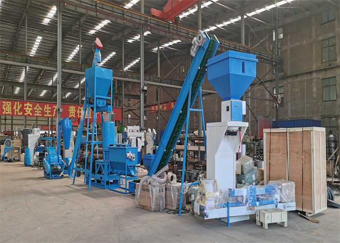 โรงสีเม็ดไม้ชีวมวลสำหรับทำไม้ซุงสาขาขี้เลื่อย pelletizer สายการผลิตเม็ดไม้