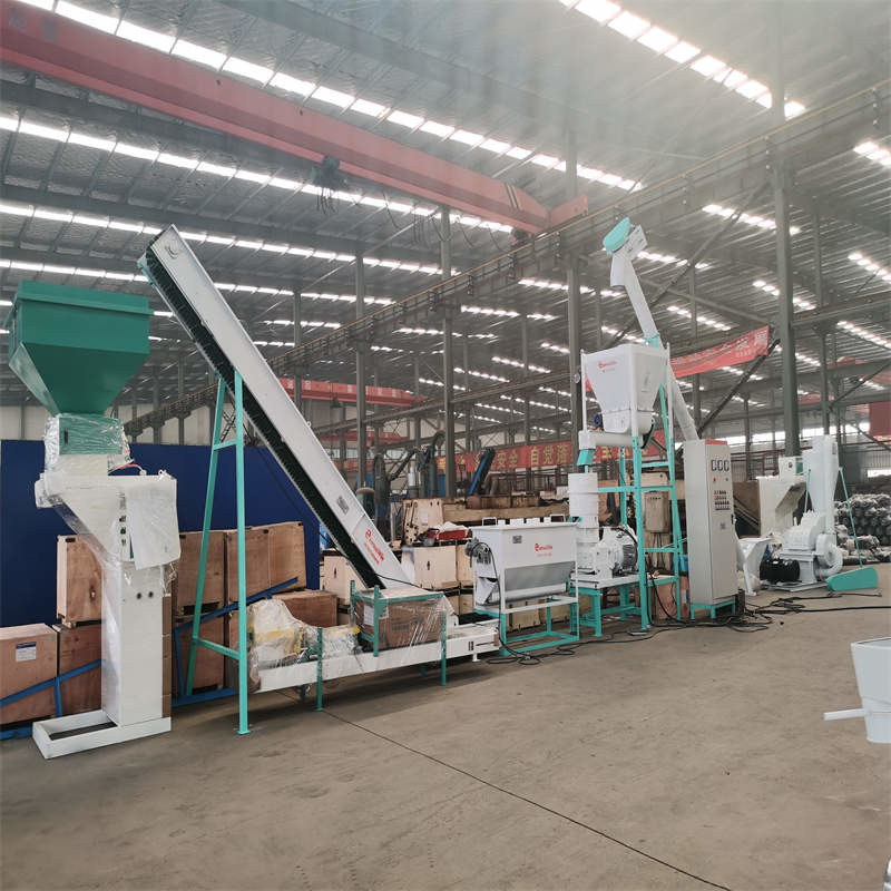 500-1000kg/H สายการผลิตก้อนผงไม้ / สายการผลิตก้อนผงชีวภาพ 87KW