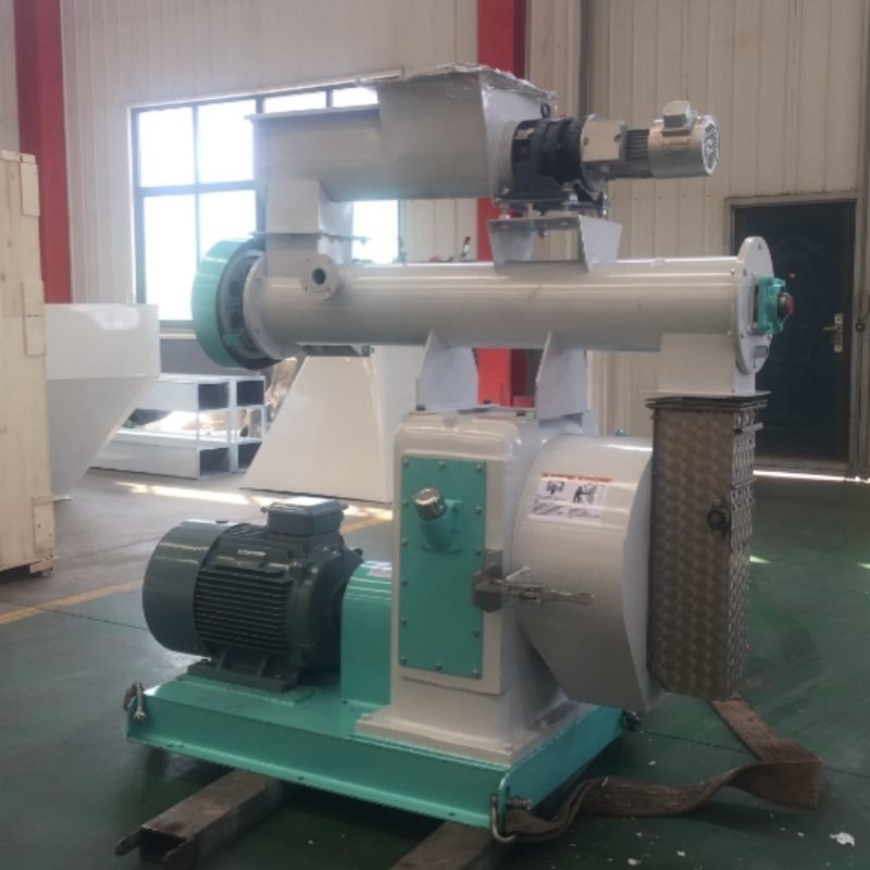 1-1.5 T/H Feed Pellet Maker Ring Die Horizontal Granulator ในโรงงานปลูกอาหาร ฟาร์มและอุตสาหกรรมการเลี้ยงสัตว์