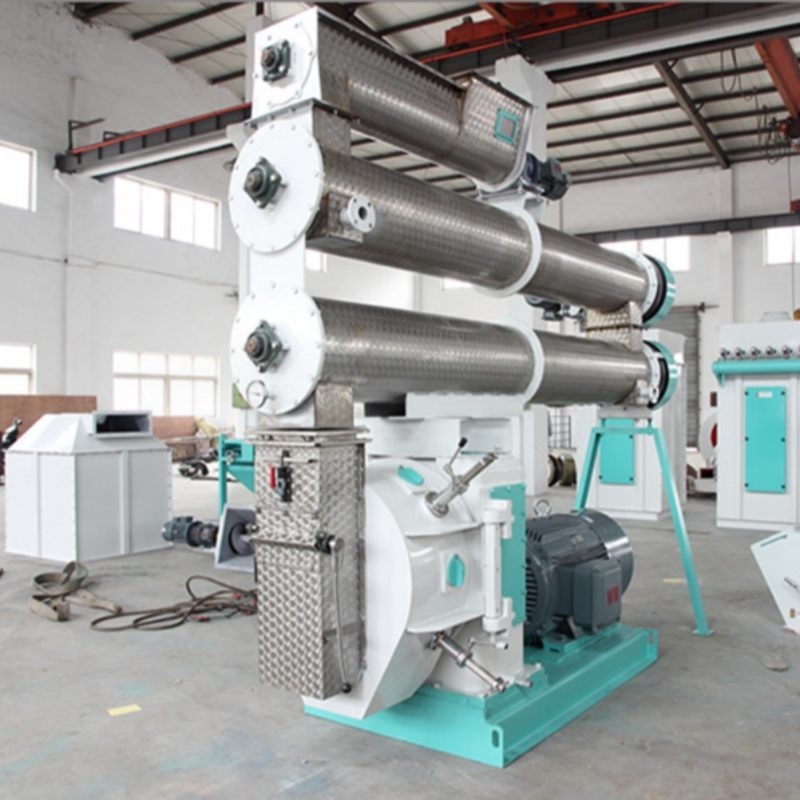 2-4 T / H แหวน Die Feed พีเล็ตมิลล์กับเครื่องปรับปรุงอาหารสัตว์เดียวการทําพีเล็ต