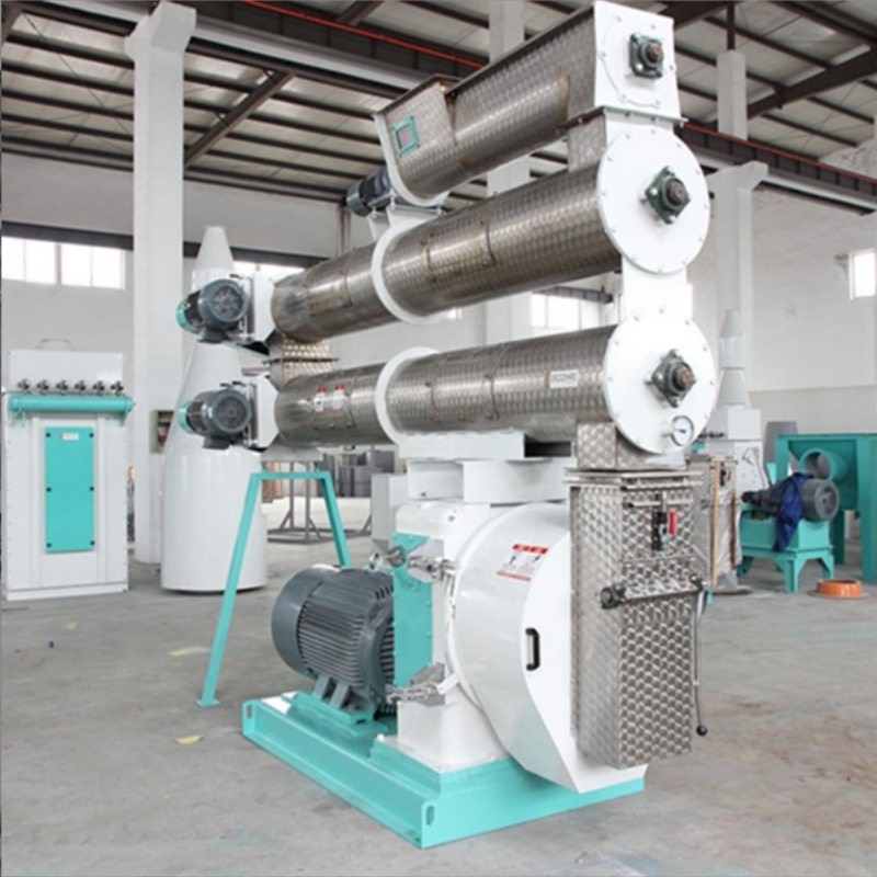 2-4 T / H แหวน Die Feed พีเล็ตมิลล์กับเครื่องปรับปรุงอาหารสัตว์เดียวการทําพีเล็ต