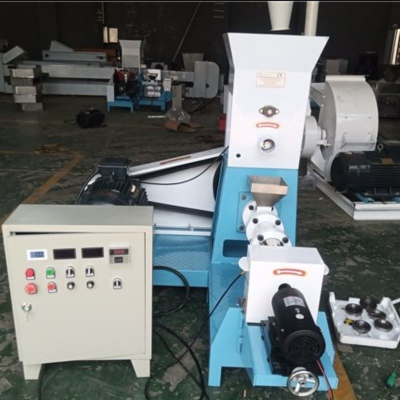 ปลา Feed Extruder รูปทรงดอกไม้ การเลี้ยงปลา ค่าอาหารของปลา พลังงาน Kw แมวและสุนัข ผลิตภัณฑ์เสร็จ