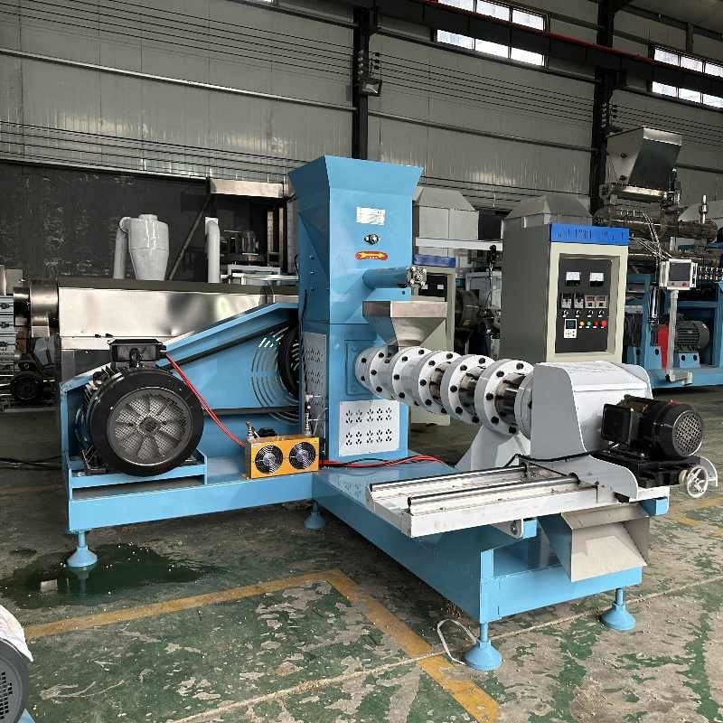 ปลา Feed Extruder รูปทรงดอกไม้ การเลี้ยงปลา ค่าอาหารของปลา พลังงาน Kw แมวและสุนัข ผลิตภัณฑ์เสร็จ