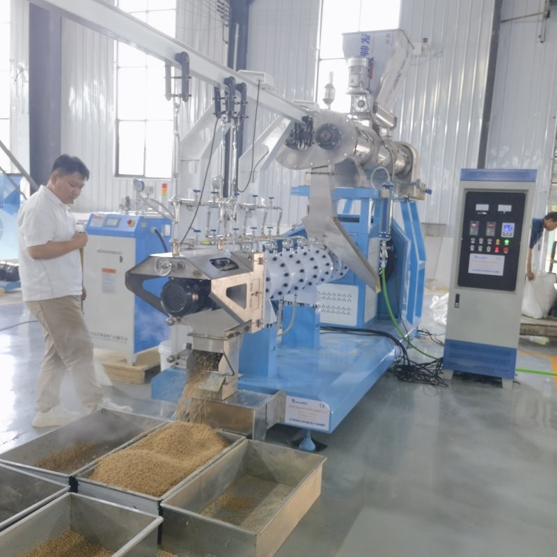 1t/H ความจุ CE SGS ปลาลอย ปลาไทลาเปีย เครื่องบดเมลเล็ตอาหารกับเครื่องปรับอากาศควาย
