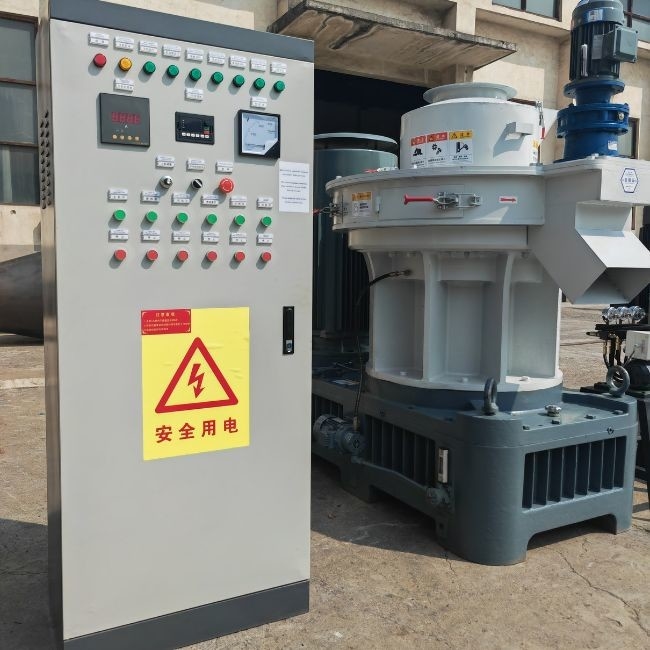 เครื่องผลิตเม็ดไม้ขนาดใหญ่ Biomass เครื่องผลิตเม็ดไม้